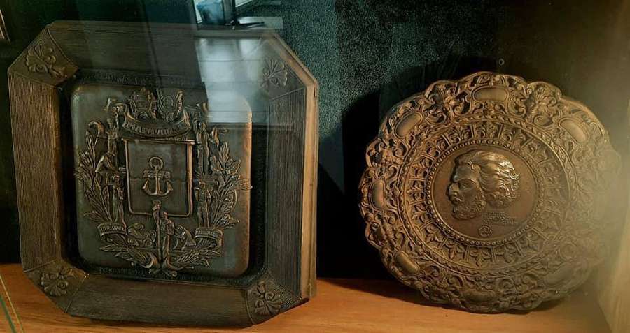 З Маріуполя рашисти вивезли унікальну колекцію з музею медальєрного мистецтва (фото)