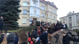 "Пустовіт, виходь!" – студенти протестують під Луцькрадою (фото, оновлюється)