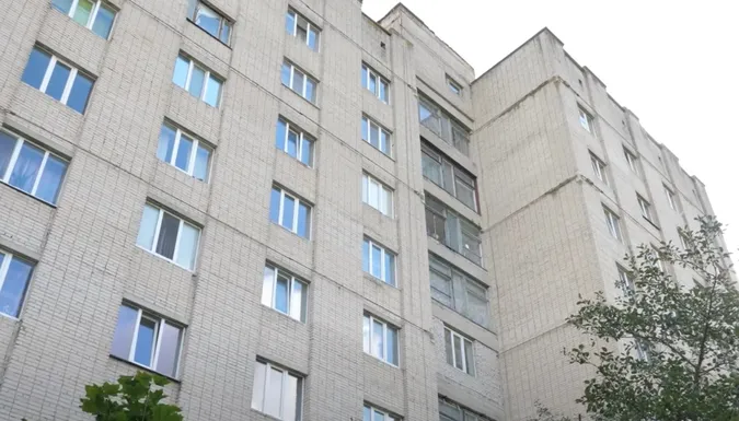 Посварилася з хлопцем: що насправді сталося у луцькому гуртожитку, з якого випала дівчина (відео)
