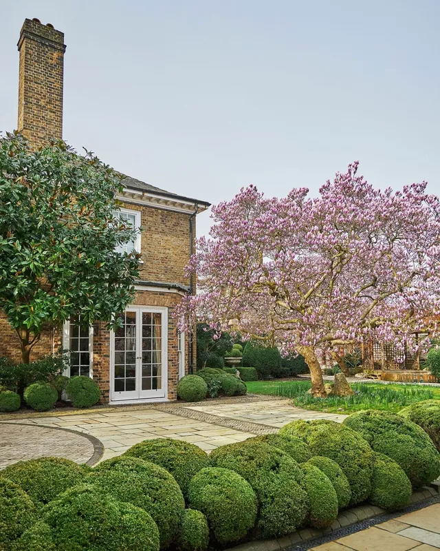 Резиденцію Фредді Меркʼюрі в Лондоні виставили на аукціоні за $38 мільйонів
