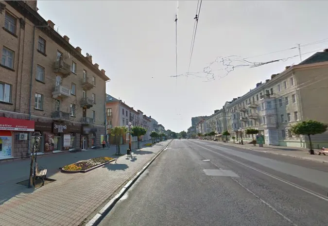 У центрі Луцька відколовся фрагмент балкону (фото)