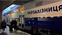 Кондиціонери та вакуумні туалети: «Укрзалізниця» запустила двоповерховий поїзд Skoda (відео)