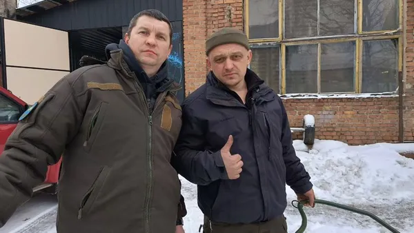 Волонтери Андрій Козанюх та Віктор Камець