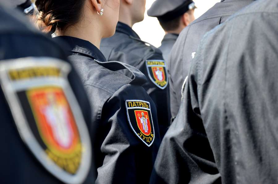 Нові патрульні поліцейські розповіли, як треба себе поводити на Пасху (фото)