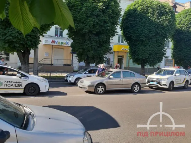 На Перемоги «поцілувалися» Skoda та Mazda (фото)