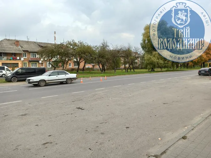 Від удару відкинуло на інше авто: у Володимирі Opel збив дитину (фото, відео)
