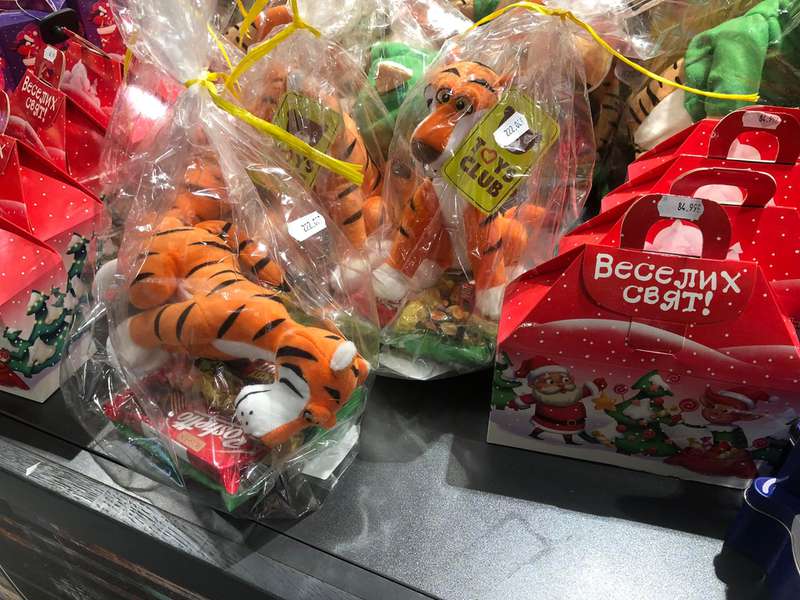 Як зекономити на цукерках: скільки коштують солодощі на ринках та в магазинах Луцька