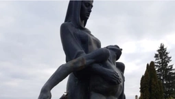 «Роздягнули» та повідривали руки: у Володимирі вандали сплюндрували пам'ятники (відео, фото)