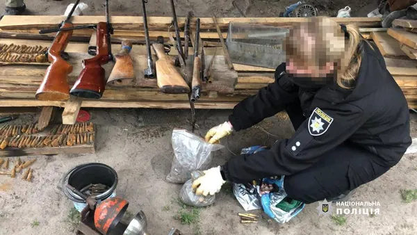 На Любешівщині у чоловіка вилучили 470 літрів закваски та 40 літрів самогону