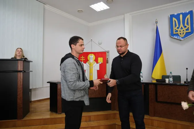 У Луцьку вручили державні нагороди родинам загиблих Героїв (фото)