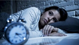 Як впоратися з думками, які заважають заснути: поради психолога (відео)