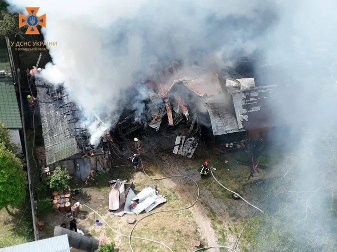 У Горохові горіли дві будівлі (фото)