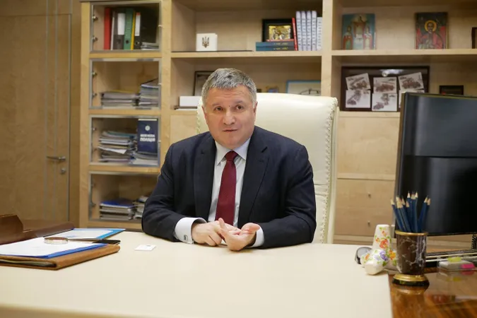 Аваков просить 2,5 мільярда з «антикоронавірусного фонду» на доплати структурам МВС