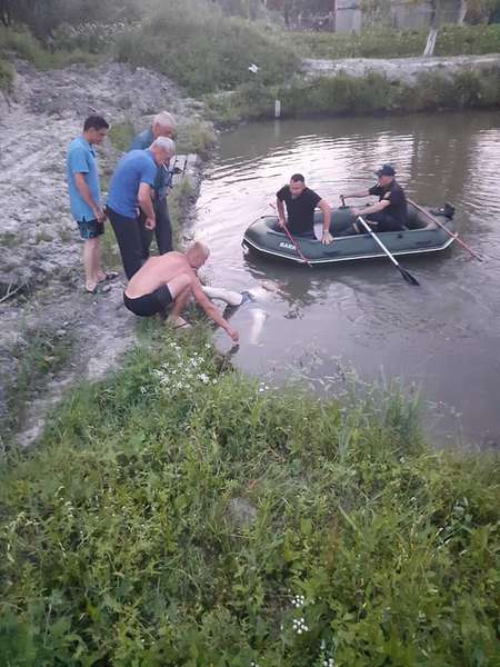 У Володимир-Волинському районі у ставку втопився чоловік (фото 18+)