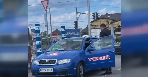 Ківерцівського мера після «адмінки» за їзду без прав помітили біля МРЕО (відео)