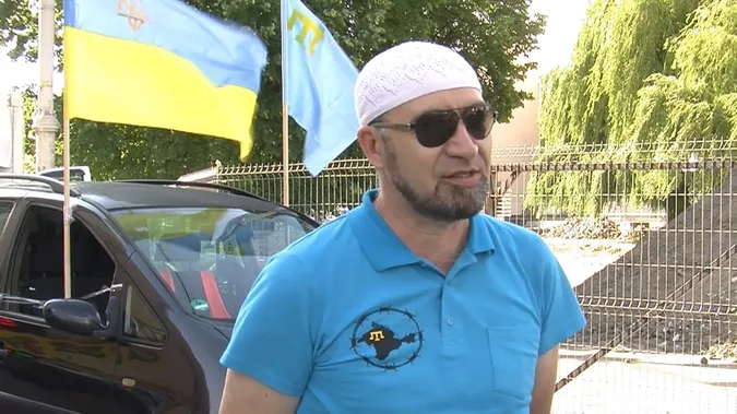 Кримські татари Луцька влаштували автопробіг до Дня національного прапора  (фото)