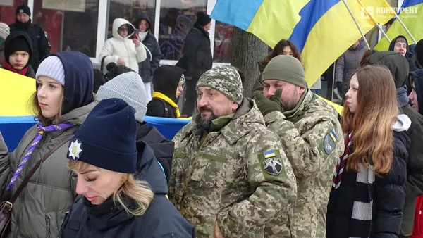 День Соборності у Луцьку: люди утворили ланцюг єдності (фото)