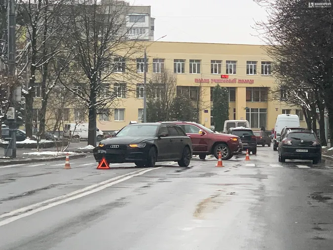 У Луцьку на Шопена – сильна аварія (фото)