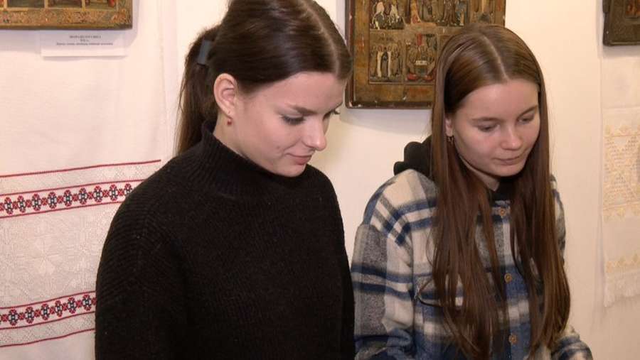 Студентки Софія Журавльова і Карина Гітун