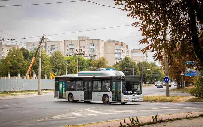 Чому з луцьких маршрутів зникли великі «МАНи» (фото)