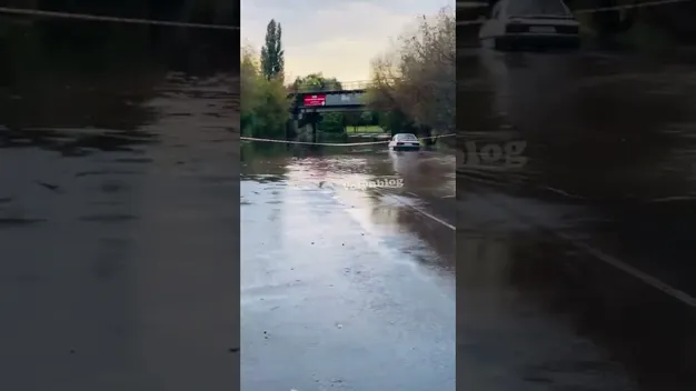 У Луцьку під мостом на Дубнівській – потоп (відео)