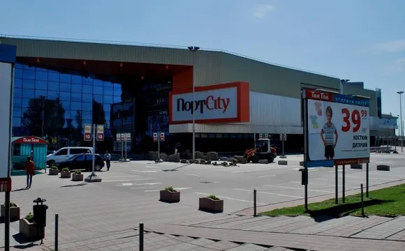 «ПортCity» тимчасово зупинив роботу через вихлопні гази автомобіля