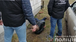 Волинянин, підозрюваний у наркоторгівлі, під час затримання побив поліцейського (фото)