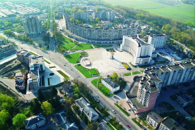 «Китайська стіна» у Луцьку отримає нове освітлення (відео)