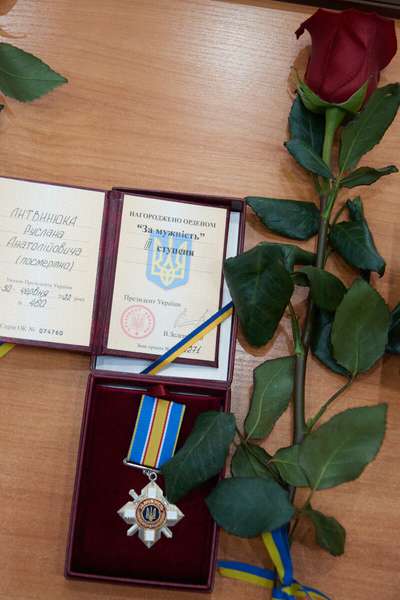 У Луцьку родинам загиблих військовослужбовців вручили нагороди (фото)