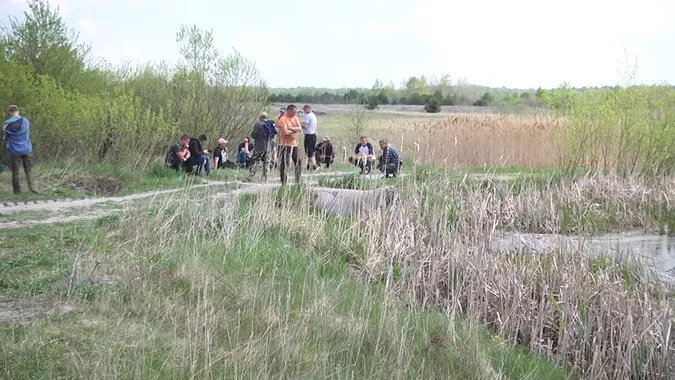 Скандал на Волині: селяни не дають фермеру засіяти поле