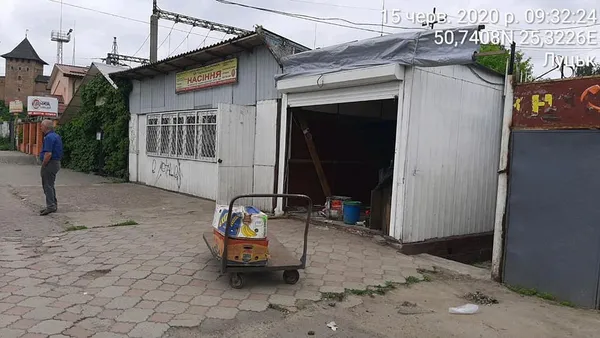 Підприємці добровільно «виселяються» зі Старого ринку (фото)