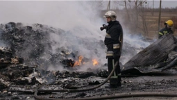 Випари можуть бути небезпечними: подробиці пожежі на складі під Луцьком (відео)