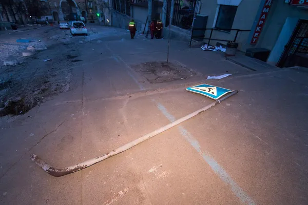У центрі Києва перекинулася вантажівка з цеглою (фото)