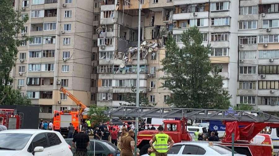 У Києві стався вибух газу в багатоповерхівці: є загиблі (фото, відео)