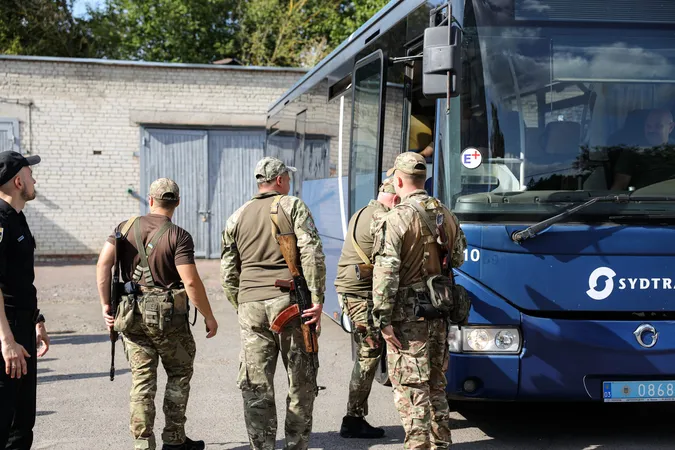 Поліцейські-добровольці з Волині вирушили у зону бойових дій (фото)