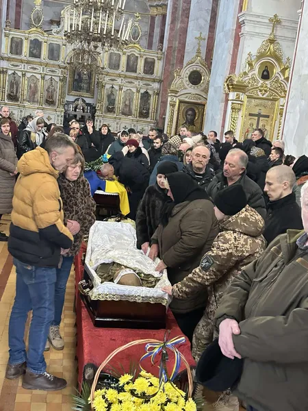 У Луцьку попрощалися із загиблим воїном Євгеном Пришвою (фото)