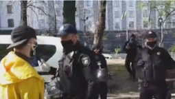 У Києві поліцейські напали на журналіста "Громадського" (відео)