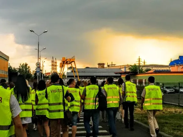 Коли  всі вийшли на двір, здавалося, що небо зараз розірве від блискавок і грому