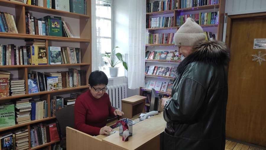 Волиняни здали на макулатуру дві тонни книг російською мовою (відео)