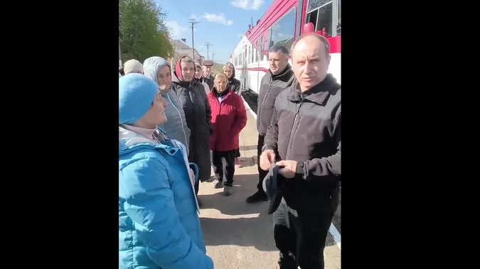 На Волині люди зібралися на протест, аби не допустити закриття маршруту «Ковель–Вижва» (відео)