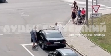 У Луцьку водій на «мерсі» погрожував пішоходу битою (відео)