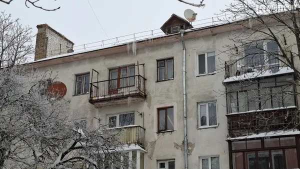 Вулиця Привокзальна, 2