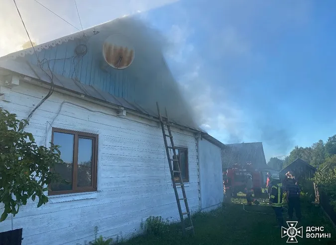 На Волині холодильник підпалив будинок край лісу (фото)