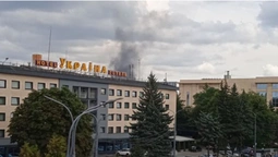 Чорний дим: у Луцьку в промзоні загорілися скати (відео)