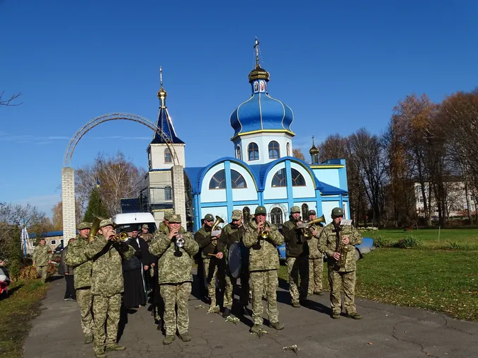 Турійська громада провела в останню земну дорогу Героя Володимира Матусевича (фото)