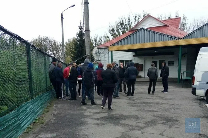 Залучили навіть дітей: через  «Устилуг» хотіли ввезти майже 6 тонн моторної олії