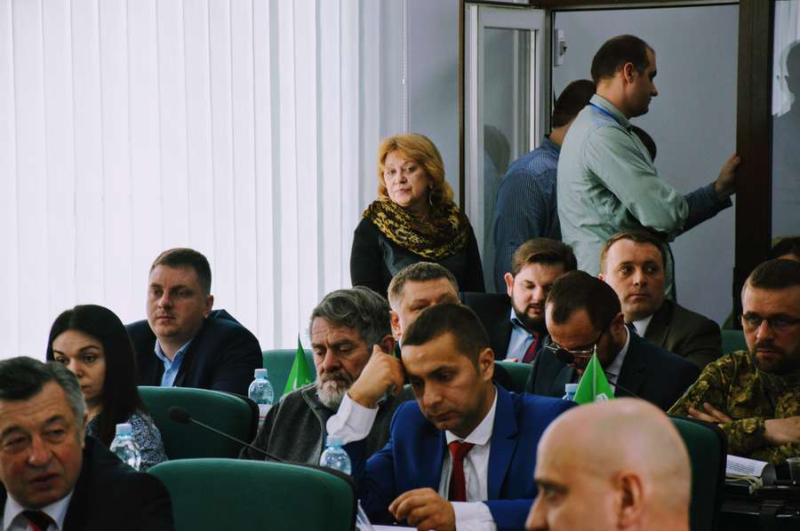 Начальник відділу секретаріату міської ради Тетяна Касьянова, попри чутки про відпустку, була присутня на сесії. Щоправда, виглядала вона дещо втомленою