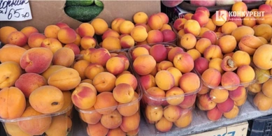 На луцьких ринках з'явились домашні абрикоси: яка ціна (фото)