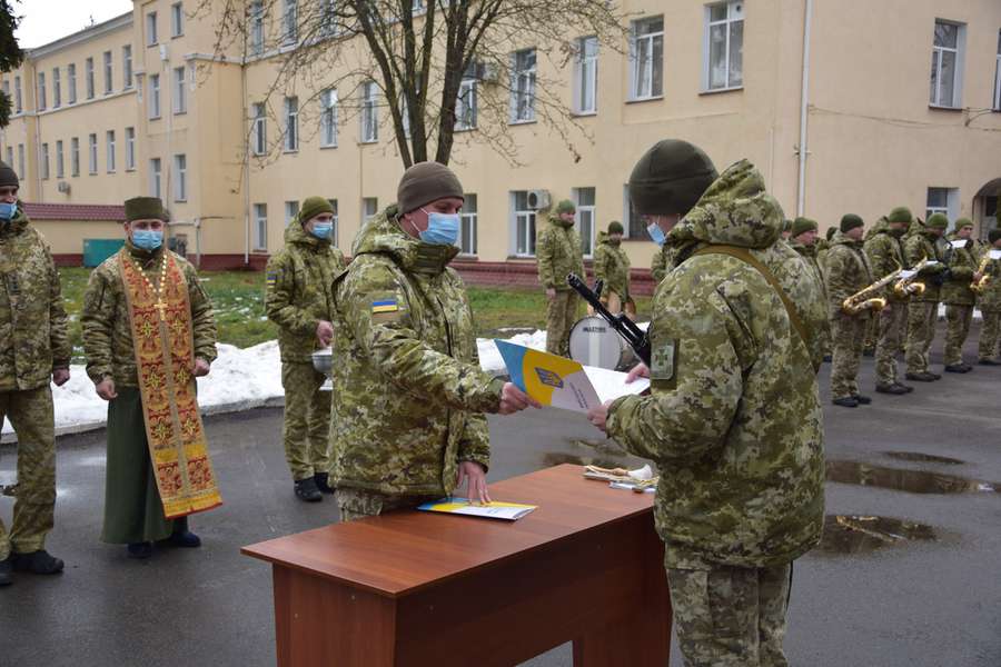 У Луцьку прикордонники-новобранці склали військову присягу (фото)
