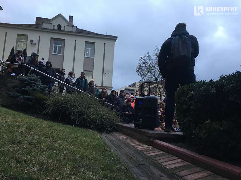 «Пустовіт, виходь!» – студенти протестують під Луцькрадою (фото, оновлюється)